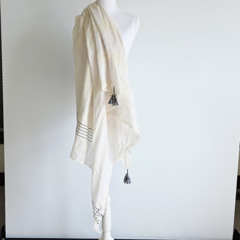 NWOT Target Cream/Yellow Shawl Wrap Scarf With Tassel And Fringe Accents - Picture 5 of 5